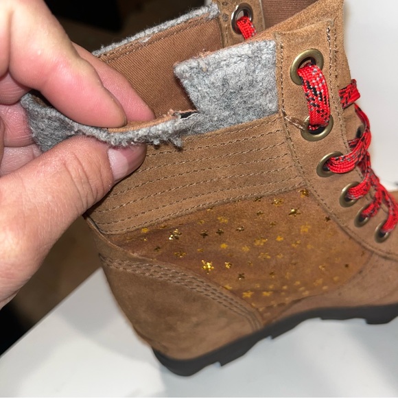 Sorel Wedge Boot, Lexie Gold Stars, Size 4  22cm - Picture 6 of 7